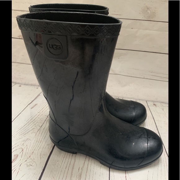 ugg rain boots with fur inside